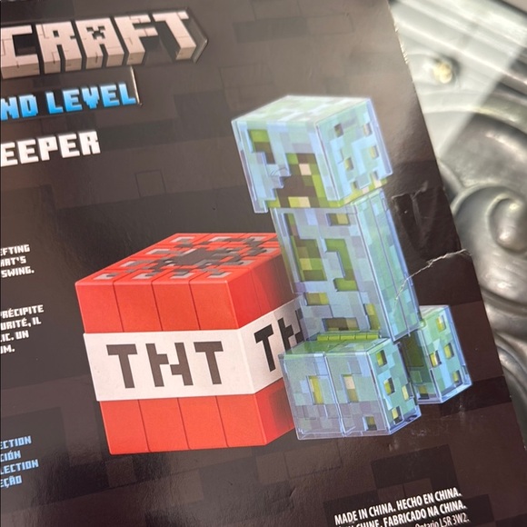 Minecraft Diamond Level Creeper Set - Picture 4 of 6